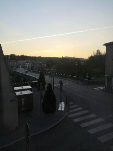 Appartement F1 1er étage 3 personnes à Aubenas Extérieur photo